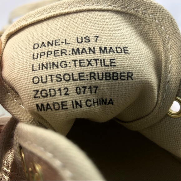 Bebe Dane Shiny Gold Lace-up Vented Sneaker Sz 7 - Picture 13 of 15